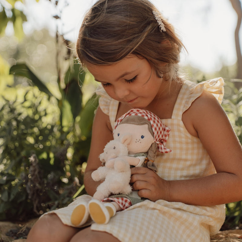 Kuschelpuppe “Farmer Rosa mit Schaf“