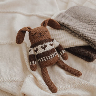 Kuscheltier “Bunny Dark Mocha Jaquard Sweater"